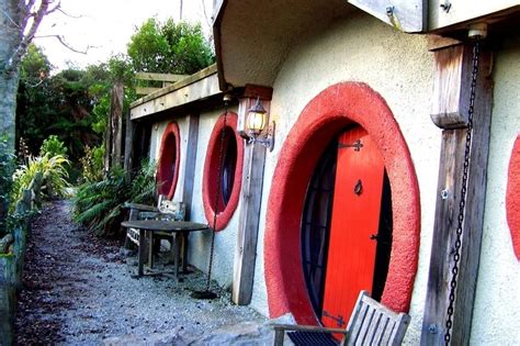 Weird New Zealand - Staying at the Hobbit Hotel