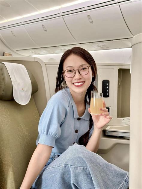 Đổi màu tóc ngoại hình của hot girl thứ tiếng gây bất ngờ