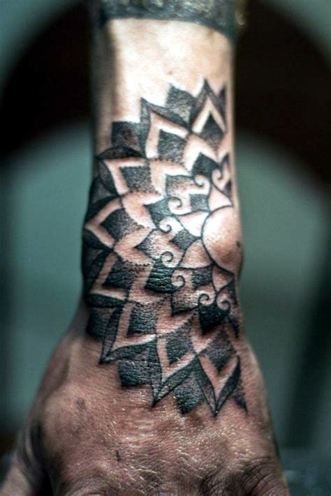 100 ideas for a wrist tattoo - get a unique take on the trend. – Ofdesign