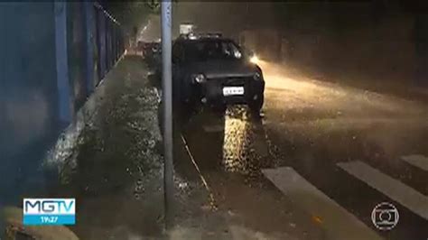 Vídeo Chuva alaga vários pontos da capital MG2 G1