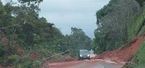 ILHÉUS ITACARÉ DESLIZAMENTO DE TERRA INTERDITA RODOVIA 001 Jornal