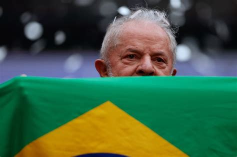 Lula vai a 52 dos votos válidos e poderia ganhar na primeira volta