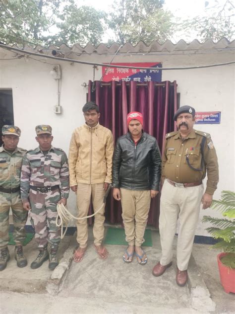 राँची पुलिस ने देवघर के सोनारायठाढ़ी और सारठ से दो साइबर अपराधियों को