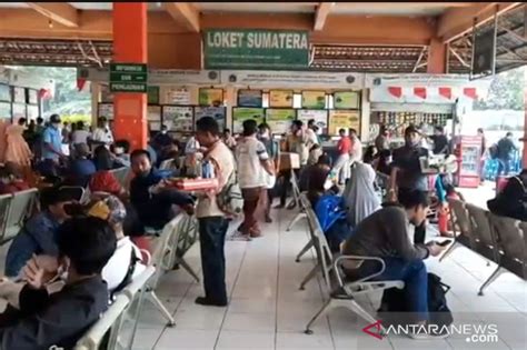 Terminal Kampung Rambutan Catat Kenaikan Penumpang Jelang Natal