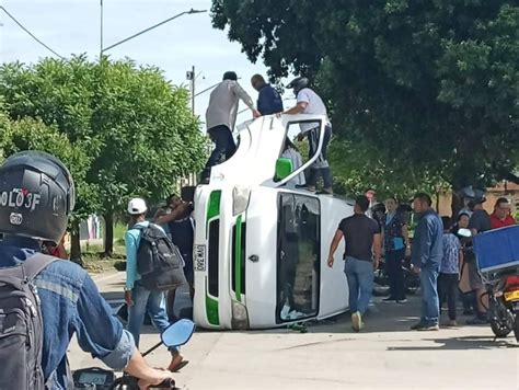 Cuatro Menores Lesionados Deja Volcamiento Lateral De Un Bus Escolar En