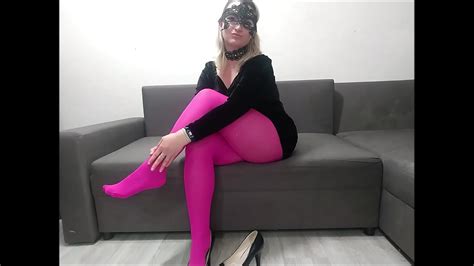 Esposa en pantimedias rosas quiere ser follada cuando su marido no está en casa 2 XVIDEOS