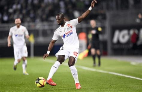 Ligue 1 Amiens vs Lyon Moussa Konaté titulaire pour la première