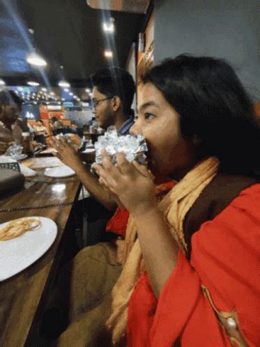 Girl Eating GIF - Girl Eating Burger - Discover & Share GIFs