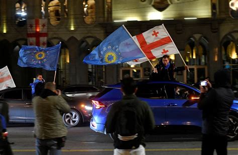 Gruzja po wyborach Na placu w Tbilisi trwa zwołana przez prezydentkę