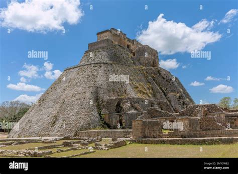 Pyramid Of The Magician Uxmal Yucatan Mexico Stock Photo Alamy