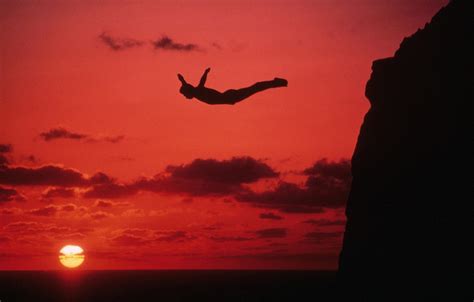 Photo Wallpaper Sea Sunset Jump Man Cool Cliff Girl Jumping Off