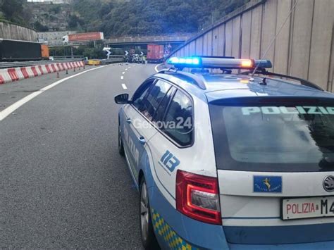 Incidente In A Tra Genova Ovest E Pegli Morto Un Uomo Di Anni