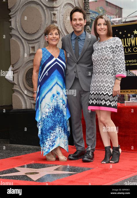 Paul rudd with wife and mother hi-res stock photography and images - Alamy