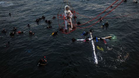 Miles de personas participaron en Puerto Madryn del único Vía Crucis