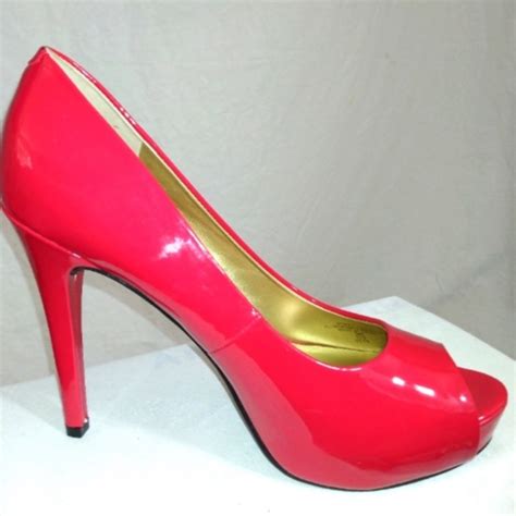 Guess Patent Leather Platform Heels Pumps Like New Gem