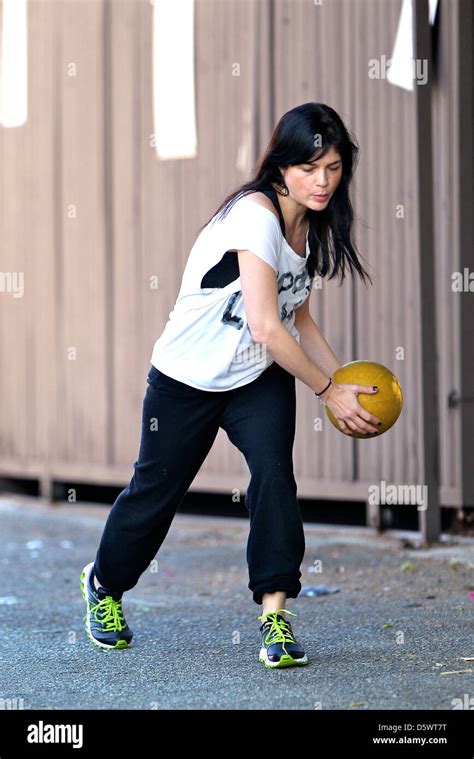 Selma Blair Exercises On The Street With A Personal Trainer Los Angeles