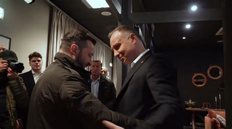 Зеленський дорогою додому зустрівся із Дудою