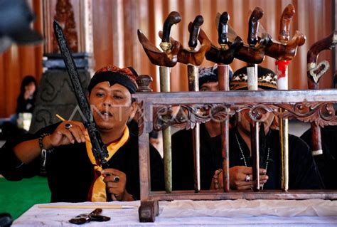 Tradisi Jamasan Pusaka Semarang Antara Foto