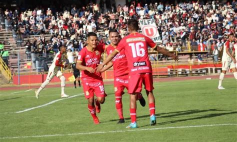 Gabriela Serpa Hipnotiza A Sus Fans Con Bikini Atigrado Entre Bolas