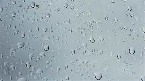 Rain drops running down a window in a close up view. 7956654 Stock