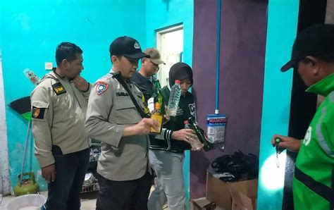 Polres Sumber Berhasil Sita Puluhan Botol Miras Di Matangaji