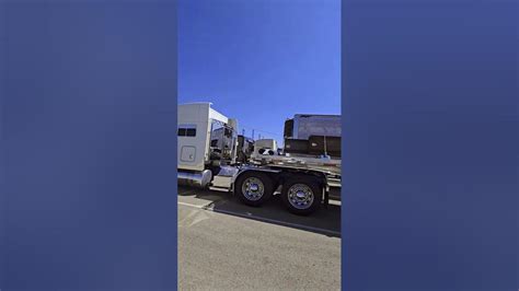 Shined Up Pete 379 Pulling A Flatbed Youtube