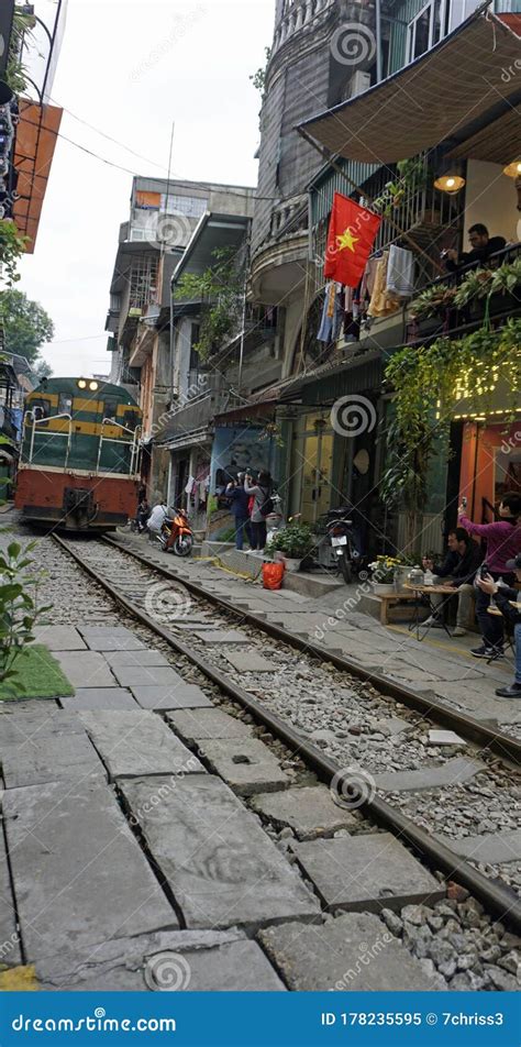 Hanoi Vietnam Circa Janeiro De Pessoas Visitando Famosa Rua De