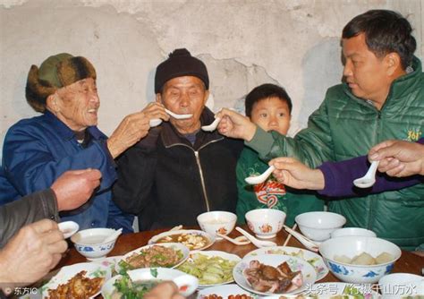 中國遠征軍老兵與家人團聚的感人畫面，聚焦抗日英雄的回家之路 每日頭條