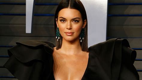 Kendall Jenner poses topless in sexy Love magazine photo shoot | Fox News
