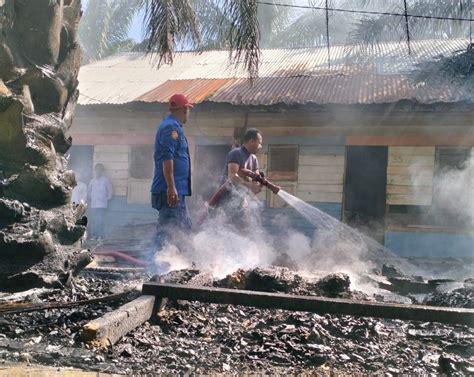 Barak Pesantren Darul Hikmah Aceh Barat Terbakar