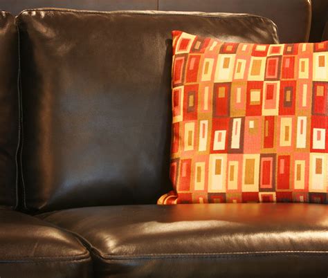 What Color Throw Pillows Go with Brown Couch? (25 Examples with Images) – Collection a day