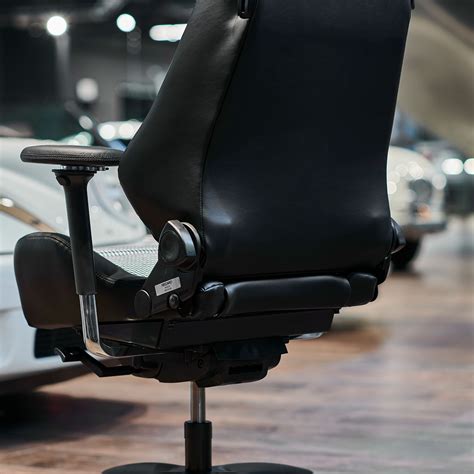 The Recaro Office Class LX: A Retro Automotive Office Chair