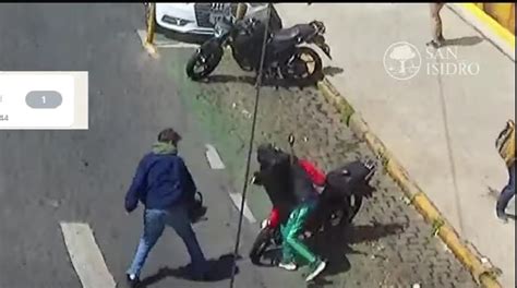 San Isidro un hombre golpeó a un ladrón en la cabeza con un casco y