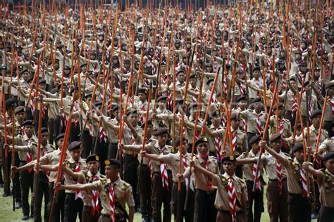 Rekor Muri Kolone Tongkat Pramuka Terbanyak Antara Foto