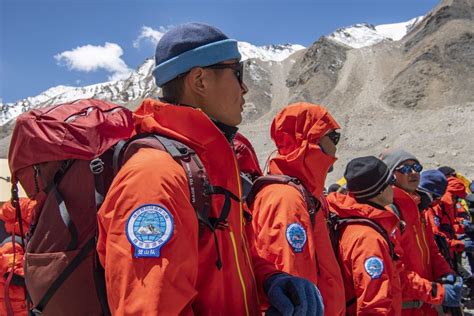 Chinese Surveyors Set Out To Measure Height Of Mount Qomolangma