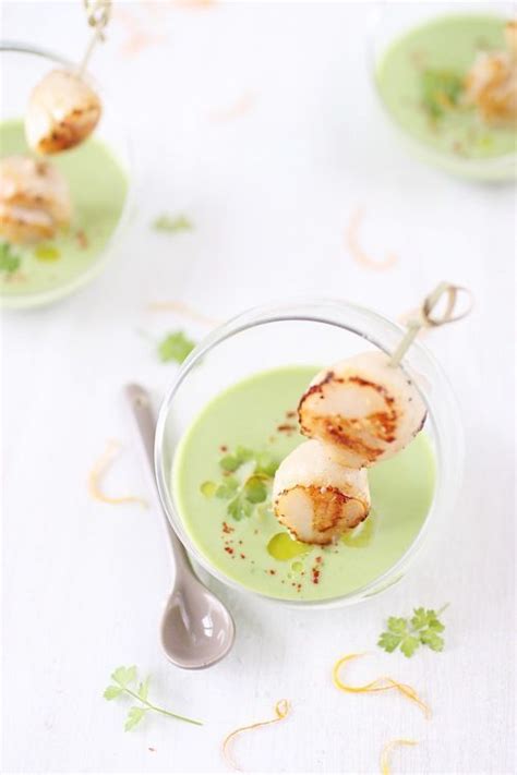 Velouté de petits pois au Saint Agur noix de saint jacques snackées