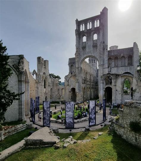 A Roof For Silence De Hala Ward De Venise Jumi Ges L