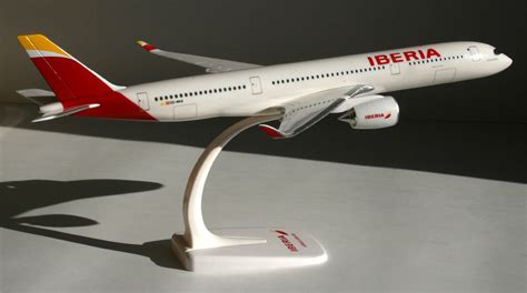 Iberia Airbus A350 900 1 200 Herpa Snap Fit 612111 FlugzeugModell