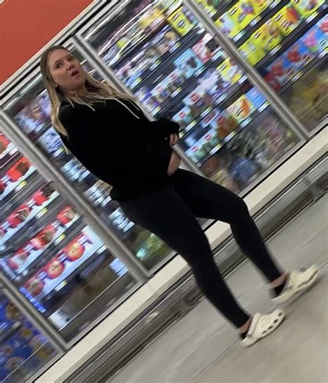 Blonde Milf Looking Good In Her Leggings Spandex Leggings Yoga Pants Forum