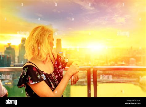 La blonde de singapour Banque de photographies et dimages à haute résolution Alamy