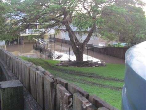 Bits around the house....: Ipswich flood shots.... 12/1/11