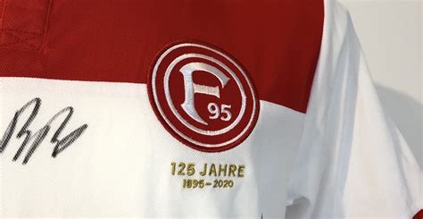 Teamsigniertes Heimtrikot der Fortuna aus der Jubiläumssaison