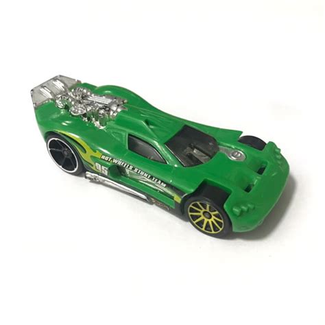 Hot Wheels Spine Buster Loose From Track Builder Pack Shopee Malaysia