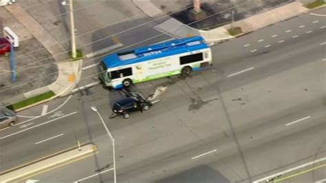 Miami Dade Metro Bus Suv Collide Head On Multiple Injuries Reported