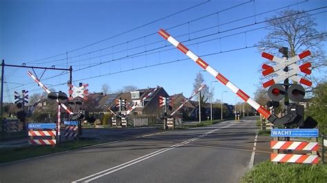 Spoorwegovergang Zwolle Dutch Railroad Crossing Youtube