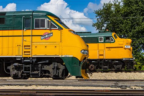 Faces Of The CNW Metra F59PHi 90 In Its CNW Heritage Paint Flickr