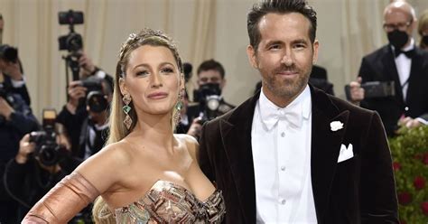 Ryan Reynolds A Partag Une Photo De Blake Lively Enceinte En Pyjama Du