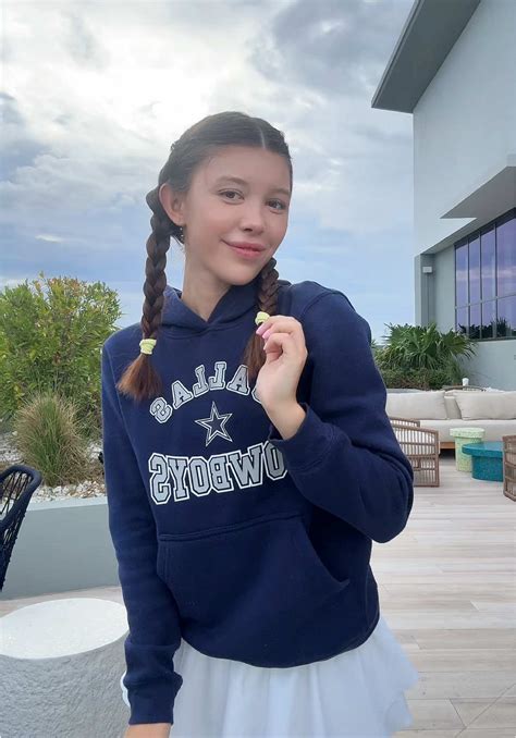 Evi 🌺 (@littlebirdevi) - Urlebird