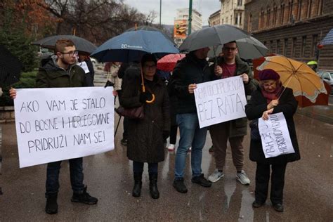 Protest U Sarajevu Svi Za Bosnu Bosna Za Sve Ako Mi Sami Ne Krenemo