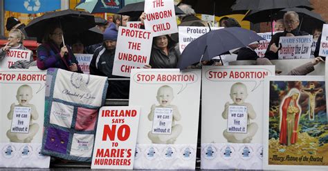 Protests as Ireland's 1st abortion clinic opens